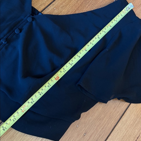 Torrid size 00 flutter-sleeve crop Vneck top w/ faux buttons, smocked back black - Picture 7 of 7